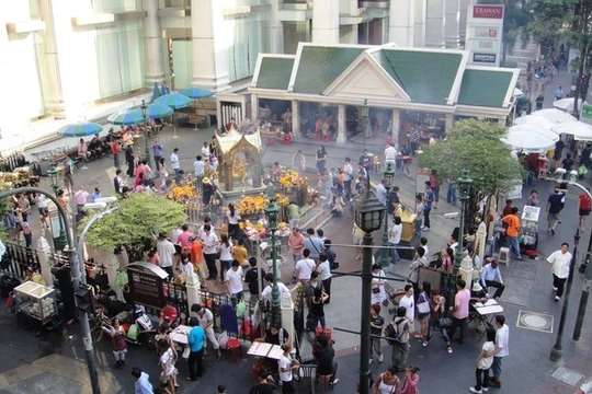 Đền Erawan trước khi xảy ra vụ nổ bom.
