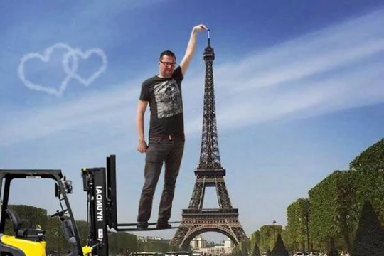  “Chết cười” với ảnh chế cùng tháp Eiffel của cư dân mạng