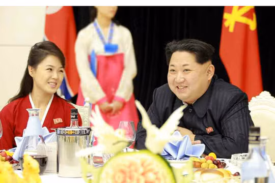 Nhà lãnh đạo Kim Jong Un và phu nhân 