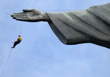 Khoảnh khắc nguy hiểm này có khiến bạn đứng tim?