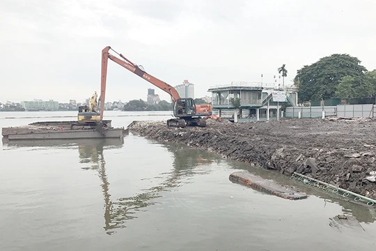 Hà Nội khởi động dự án nạo vét 1 triệu mét khối bùn ở Hồ Tây