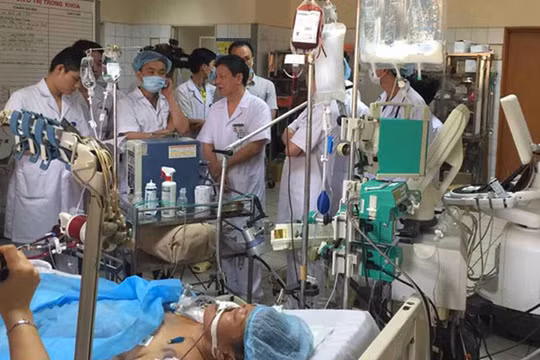 Bác sĩ Hoàng Công Lương hiện vẫn đang bị tạm giam để phục vụ điều tra.