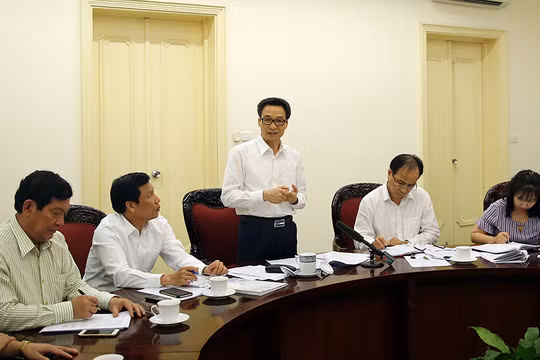 Phó Thủ tướng Vũ Đức Đam: Không được để tình trạng văn nghệ sĩ và cả nhân dân nghi ngờ 'Cái gì Nhà nước bán thì định giá thấp, cái gì Nhà nước mua thì định giá cao'. - Ảnh:VGP