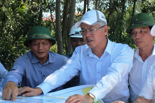 Đoàn công tác của Ủy ban Kinh tế thị sát hiện trường dự án cao tốc Bắc- Nam - Ảnh: Cổng TTĐT Quốc hội