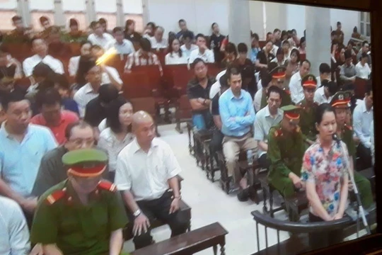 Bị cáo Nguyễn Minh Thu trả lời trước tòa ngày 9/9