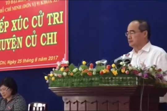 Bí thư Thành ủy TP. HCM Nguyễn Thiện Nhân trả lời cử tri về vấn đề sân gofl trong sân bay 