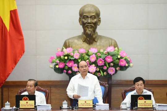 Thủ tướng chủ trì phiên họp Chính phủ thường kỳ tháng 5/2017. Ảnh: VGP/Quang Hiếu