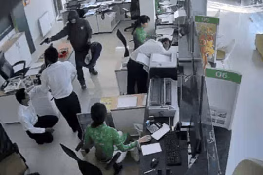 Ảnh trích xuất từ camera giám sát của ngân hàng