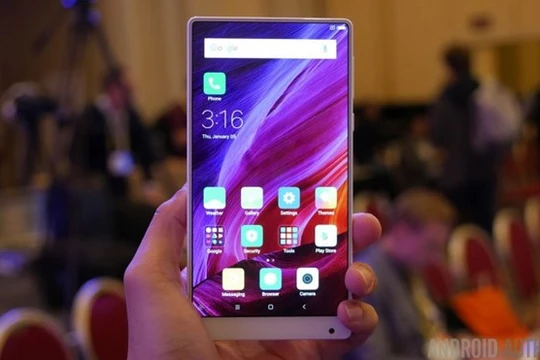 Xiaomi Mi Mix là một trong những di động thú vị nhất năm 2016. Ảnh: Android Authority.