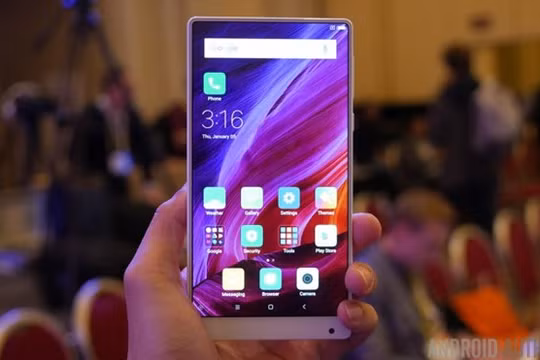 Xiaomi Mi Mix là một trong những di động thú vị nhất năm 2016. Ảnh: Android Authority.