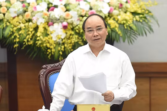 Thủ tướng Nguyễn Xuân Phúc đề nghị các địa phương, các cấp, các ngành phải đồng tâm, hiệp lực, chung sức, chung lòng vượt qua giai đoạn ngân sách khó khăn hiện nay - Ảnh: VGP/Quang Hiếu