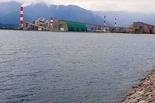 Bãi thải xỉ lấn biển của Formosa