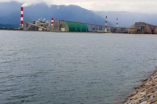 Bãi thải xỉ lấn biển của Formosa