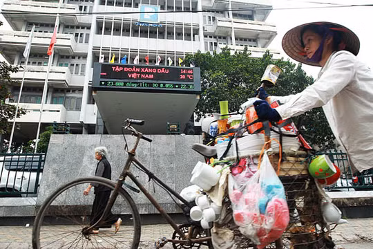 Chỉ tiêu Petrolimex trong 2017 được đánh giá là khá dè dặt so với thực hiện 2016. Ảnh: Nguyễn Khánh