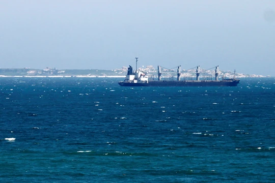 Vùng biển Bình Thuận, nơi Công ty TNHH nhiệt điện Vĩnh Tân 1 dự kiến nhận chìm 1 triệu m3 bùn cát. Ảnh: Huỳnh Hải.