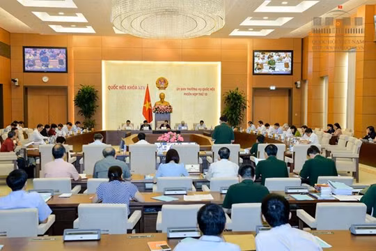Khai mạc Phiên họp thứ 13 của Ủy ban thường vụ Quốc hội khóa XIV 