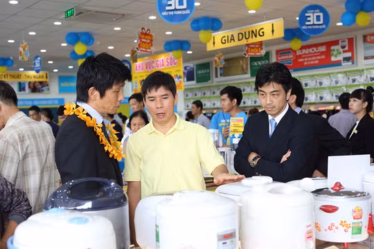 CEO Nguyễn Đức Tài trong một buổi khai trương siêu thị mới - Ảnh: MWG