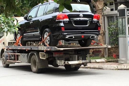 Tại nhiều tỉnh thành việc doanh nghiệp biếu tặng xe sang vượt tiêu chuẩn, định mức của các cơ quan nhà nước vẫn diễn ra - Nguồn: Internet