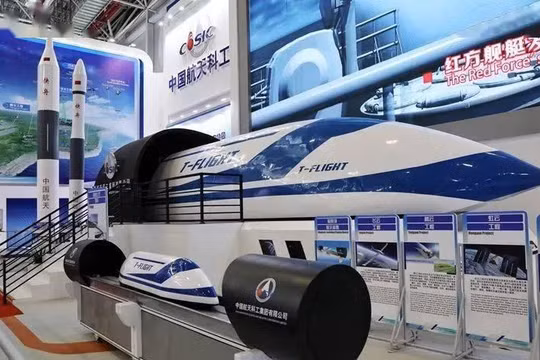 Mô hình hệ thống giao thông tàu maglev tốc độ cao chạy trong đường ống chân không thấp. Ảnh: China Daily