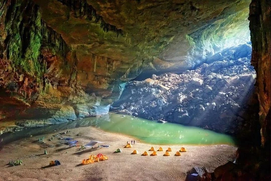 Hang Sơn Đoòng - ảnh Check in Vietnam TV