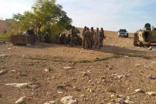 Quân đội Syria trên chiến trường miền bắc Hama. Ảnh minh họa Masdar News