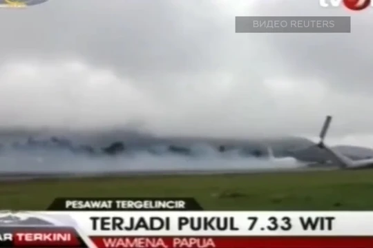 Chiếc máy bay Boeing 737 hạ cánh trên đường băng không có càng sau