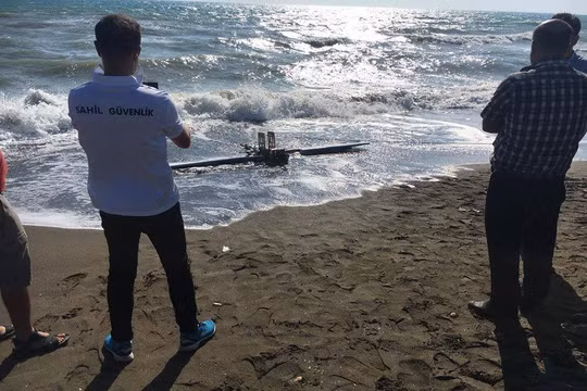 Người dân phát hiện ra UAV, tấn công căn cứ Khmeymim trên bờ biển Thổ Nhĩ Kỳ. Ảnh Masdar News