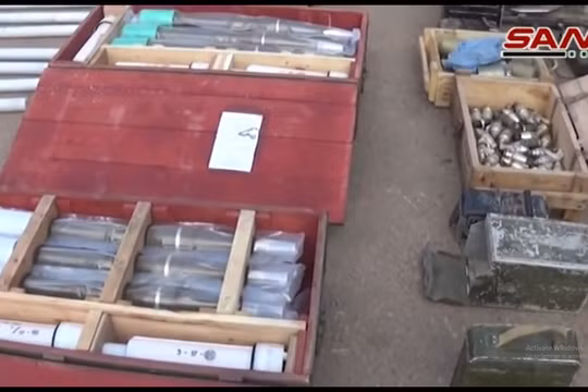 Kho vũ khí mới phát hiện tại thành phố Daraa. Ảnh minh họa video SANA