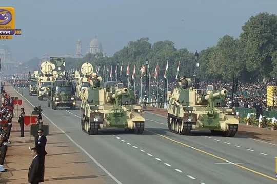 Pháo tự hành thiết kế Hàn Quốc K-9 Vajra của Ấn Độ.