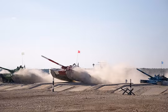 Các xe tăng tham gia hội thao "Tank Biathlon", ảnh TVZvezda