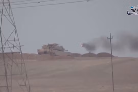 Tên lửa chống tăng Kornet bay đến mục tiêu