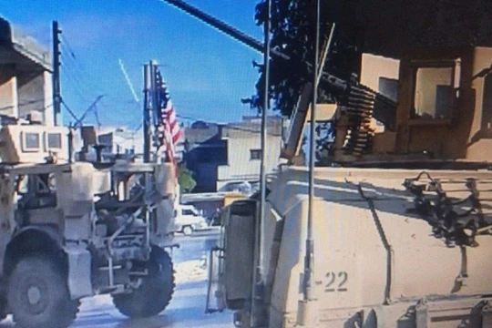 Một đơn vị quân đội Mỹ vẫn đang đóng quân trong thành phố Manbji. Ảnh chụp của truyền thông địa phương.