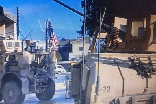 Một đơn vị quân đội Mỹ vẫn đang đóng quân trong thành phố Manbji. Ảnh chụp của truyền thông địa phương.