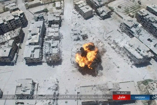 Một vụ đánh bom tự sát VBIED vào lực lượng SDF ở Raqqa