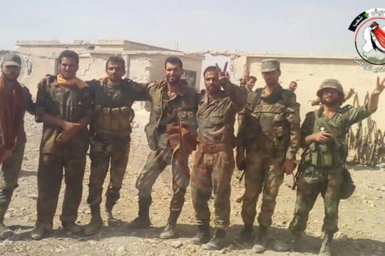 Binh sĩ quân đội Syria trên vùng nông thôn tỉnh Hama