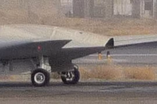 Hacker Iran chiếm quyền điều quyển của UAV tàng hình RQ-170 năm 2011.
