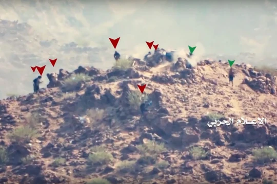 Bảy tay súng khủng bố Al-Qaeda chiến đấu với 2 chiến binh Houthi. Ảnh minh họa video Hezbollah