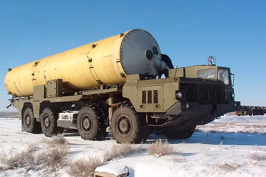 Xe vận tải tên lửa và tên lửa A-135 "Amur" 