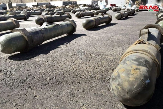 Vũ khí trang bị do quân đội Syria thu giữ được trên vùng ngoại ô Damascus. Ảnh: SANA.