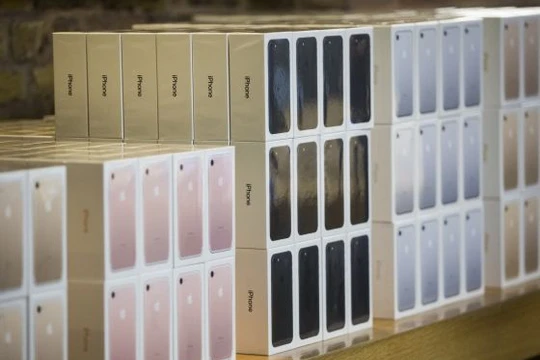 Các thùng đựng điện thoại iPhone 7