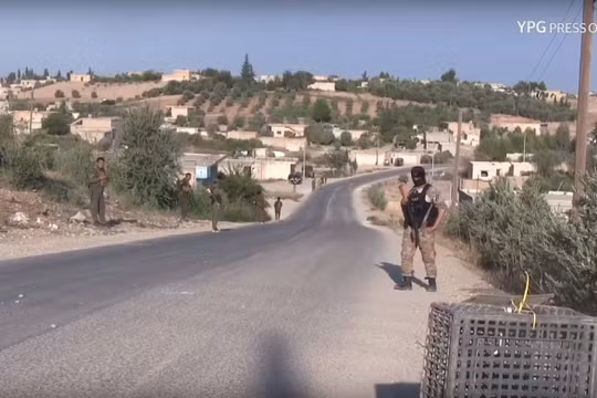 Lực lượng dân quân người Kurd truy quét phần tử đối lập và thân IS ở Kobani. Ảnh minh họa Masdar News.