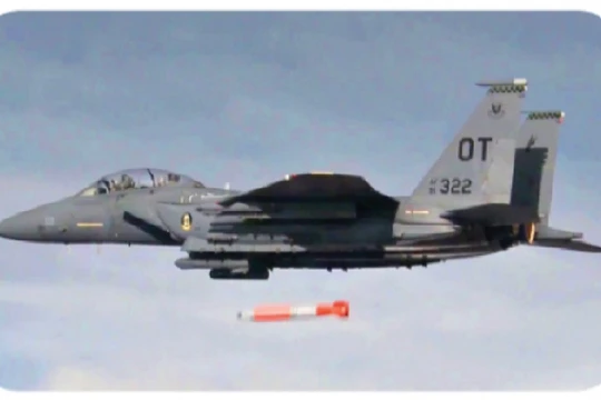 Mỹ thử nghiệm ném bom hạt nhân chiến thuật B-61E. Ảnh South Front