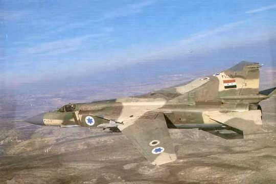 Cận cảnh MiG-23 tấn công mục tiêu IS