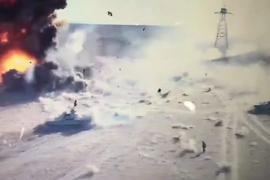 Vụ đánh bom tự sát kinh hoàng của IS trên chiến trường Iraq - ảnh minh họa video truyền thông Iraq