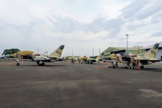 Những chiếc máy bay huấn luyện Yak - 130 đầu tiên của không quân Lào.