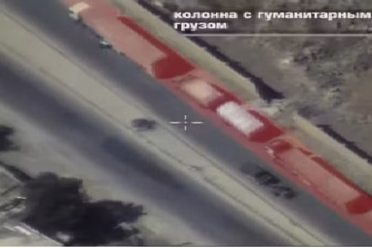 Đoàn xe viên trợ nhân đạo đi cùng với 1 xe của lực lượng khủng bố và một khẩu súng cối "pháo địa ngục"