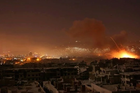 Quang cảnh kinh hoàng cuộc pháo kích đêm của pháo binh lữ đoàn 42 thuộc sư đoàn cơ giới số 4