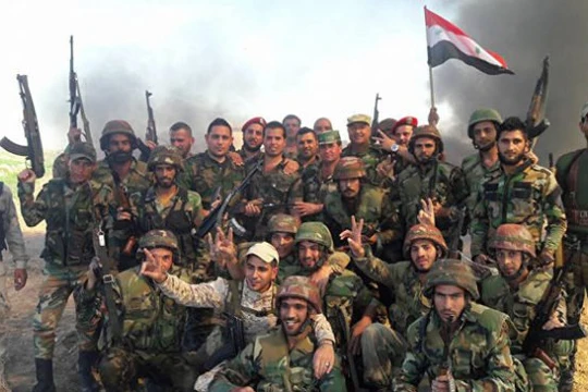 Các binh sĩ quân đội Syria trên chiến trường Aleppo