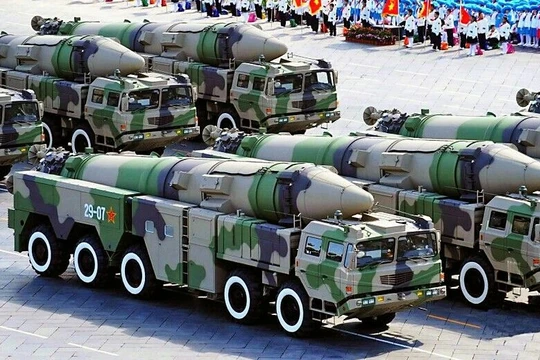 Tên lửa đạn đạo siêu âm chống hạm DF-21D. Ảnh: Military Watch Magazine.