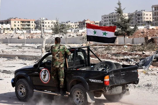 Quân đội Syria trên chiến tuyến khu vực phía tây thành phố Manbij. Ảnh minh họa Masdar News